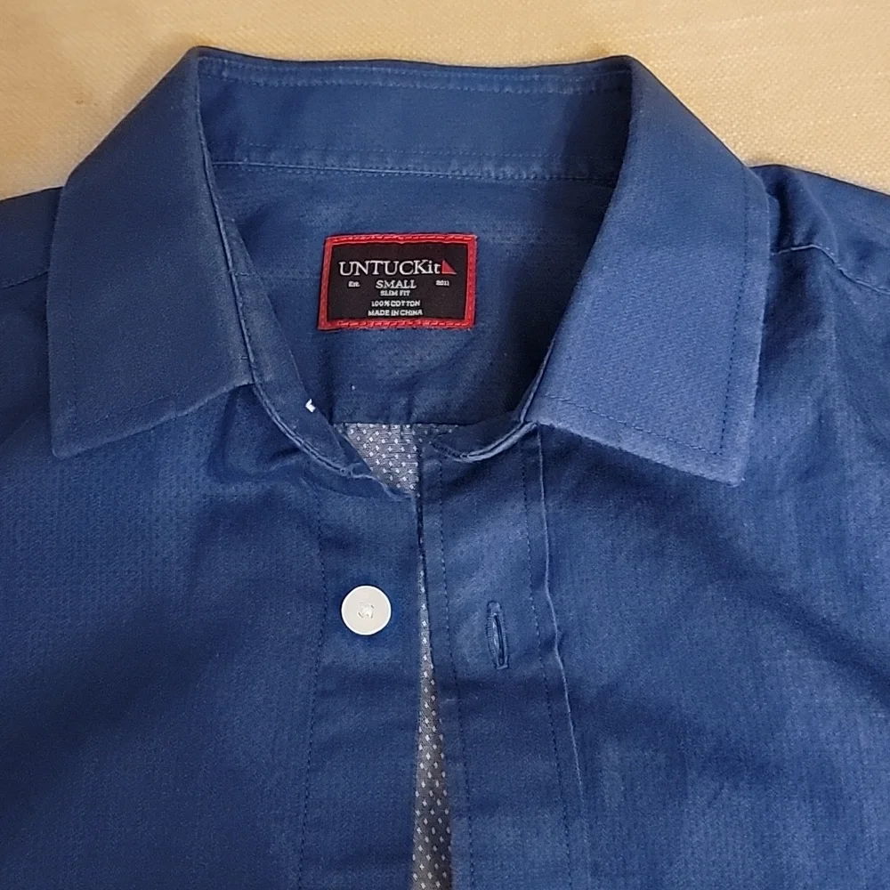 Untuckit button down👕 - Picture 3 of 7